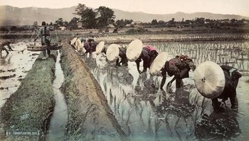 Suasananya barangkali tak jauh beda dengan di negara-negara lain pada waktu itu. Foto: vintages