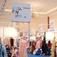 Fenomena hijrah di Indonesia terus berkembang. Sederet artis seperti Zaskia Sungkar hingga Kartika Putri memutuskan untuk mengubah tampilannya menjadi lebih syari. Selain itu, brand busana muslim syari juga semakin menjamur. Salah satu pembuktiannya, bisa kita lihat di perhelatan Indonesia Fashion Week 2019. Foto: Silmia Putri/Wolipop