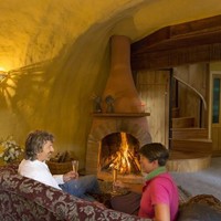 Jester ingin rumah tersebut menjadi sarana untuk saling mendekatkan diri atau terkoneksi, sehingga ia tidak membuat jaringan internet di sana. Foto: Dok. Jester House