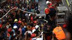 Detik-detik Menegangkan Evakuasi Korban Kebakaran Gedung di Bangladesh