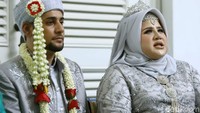 Muhammad mempersunting Dhawiya dengan mas kawin Rp 100 ribu. Pool/Ismail/detikFoto.