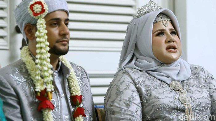 Pernikahan Dhawiya dengan Muhammad di kawasan Jatinegara.