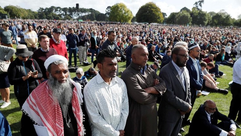 Ribuan Orang di Memorial Teror New Zealand, Nama-nama Korban Dibacakan Ribuan Orang di Memorial Teror New Zealand, Nama-nama Korban Dibacakan