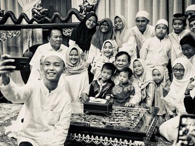 Hangatnya Kebersamaan Prabowo Subianto dengan Anak-anak