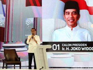 Debat soal Alutsista, Jokowi Pamer RI Sudah Buat Tank dan Kapal Selam