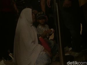 Ingin Bertemu Jokowi, Seorang Ibu Nangis Histeris di Lokasi Debat