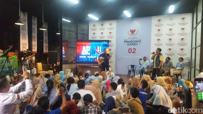 Nobar Debat Keempat Selesai, Pendukung 02 Nyanyi Prabowo-Sandi