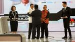 Momen Gregetnya Jokowi dan Prabowo Adu Gagasan di Debat Keempat