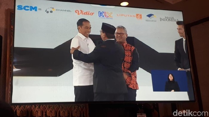 Jokowi dan Prabowo sebelum debat keempat Pilpres 2019. Foto: Dwi Andayani/detikcom Jokowi dan Prabowo sebelum debat keempat Pilpres 2019. Foto: Dwi Andayani/detikcom