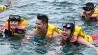 Snorkeling di Gili Trawangan, Lombok, Zoel happy banget ya! (Instagram/zoelnaghi)