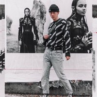 Aku selalu ingin tahu apakah benar alasan orang-orang sangat terobsesi dengan selebriti karena adanya fakta bahwa mereka bisa menjalani kehidupan yang tidak bisa dilakukan semua orang, ungkap Byron, seperti dikutip dari Boredpanda. Foto: Instagram/@tbhbyron