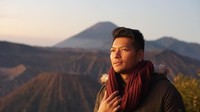Zoel, begitu panggilan akrabnya kini menjabat produser eksekutif program berita di stasiun TV Indosiar. Selain di dunia jurnalistik, dia juga hobi traveling ke berbagai destinasi dalam dan luar negeri (Instagram/zoelnaghi)