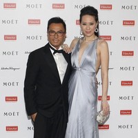 Cissy Wang juga aktif dalam kegiatan kemanusiaan. Ia menjadi bagian dari organisasi non-profit Women Helping Women dan FilmAid. Foto: Getty Images