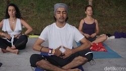 Yoga ini menekankan pada chi yang berbeda-beda setiap orangnya. dengan menyadari itu, bukan hanya kesehatan fisik yang didapatkan tetapi juga mental.