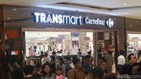 Pusat perbelanjaan modern Transmart Carrefour juga tersedia disana. Bagi anda yang ingin berbelanja kebutuhan sehari-hari juga bisa loh sambil bermain.