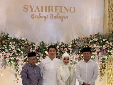 Beredar Foto Syahrini dan Reino Berbagi Kebahagiaan di Bogor