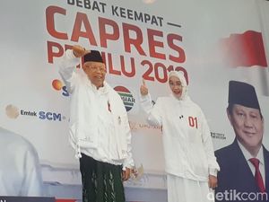 Pakai Hoodie 01, Maruf Amin tiba di Lokasi Debat Keempat Pilpres