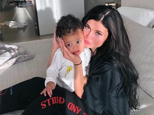 Kylie Jenner Pasang Billboard Demi Ultah Pacar Bikin Pengguna Jalan Takjub