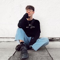 Tujuan Byron adalah untuk menyikapi fenomena sejumlah selebgram maupun netizen yang kerap kali memalsukan liburan mewah dan pamer produk high-end, padahal itu semua hanya editan foto. Tapi ada maksud lain juga di balik niatnya tersebut. Foto: Instagram/@tbhbyron