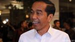 Romantis Banget, Jokowi Rangkul Iriana Saat Tiba di Shangri-La