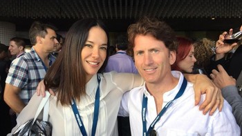 Jade Raymond sudah malang-melintang di dunia industri game. Sosoknya pun tidak asing di ajang-ajang tersebut, seperti di gelaran E3. (Foto: Twitter @ibjade)