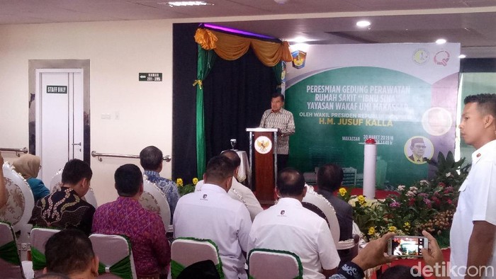 JK memberikan sambutan pada peresmian RS Ibnu Sina Makassar. Foto: Ibnu Munsir JK memberikan sambutan pada peresmian RS Ibnu Sina Makassar. Foto: Ibnu Munsir