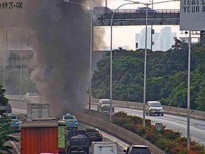 Kebakaran di Kolong Tol Pluit, 200 Lapak Hangus