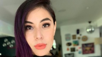 Sosoknya yang juga memesona tentu saja bikin Tiffany makin nyaman di mata. (Foto: Instagram @tiffyquake)
