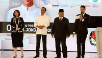 Senyum nampak terus terpasang di wajah kedua capres usai debat keempat capres 2019 itu berlangsung.