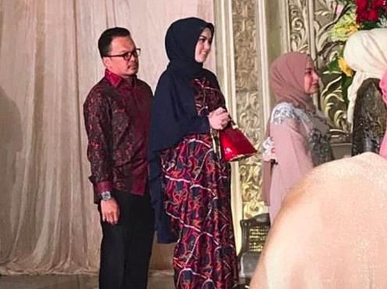 Teka teki Hubungan Jennifer Dunn dan Faisal Haris