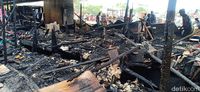 Kebakaran permukiman liar di kolong Tol Pluit