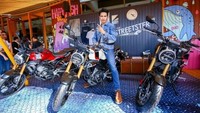 Honda akan menjual CB150R Streetster dalam tiga pilihan warna di pasar Thailand yakni hitam dan putih, merah dan hitam, dan hitam. Untuk mesin motor menggunakan mesin DOHC 149cc, berpendingin cairan, 4-katup, dengan injeksi bahan bakar. Tenaga mesin disalurkan melalui transmisi 6 percepatan. Foto: Indianautosblog