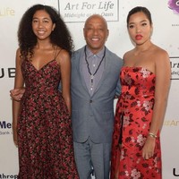 Aoki Lee Simmons merupakan putri bungsu dari pasangan model Kimora Lee dan Russell Simmons. Ia memiliki kakak perempuan bernama Ming Lee. Foto: Getty Images