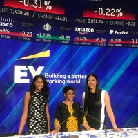 Ini adalah perusahaan kepunyaan wanita, dikelola olehku dan kedua putriku, kata Kimora tentang lini fashion yang dikelolanya, seperti dikutip dari People. Foto: Instagram/@aokileesimmons