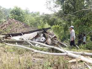 Cerita Nek Asih Lolos Dari Rumah Ambruk Diterjang Puting Beliung