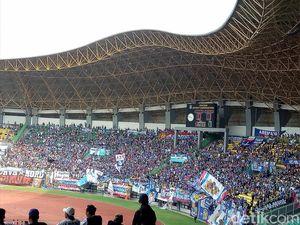 Aremania Nyanyikan Yel-yel Rasis untuk Suporter Persebaya dan Persib