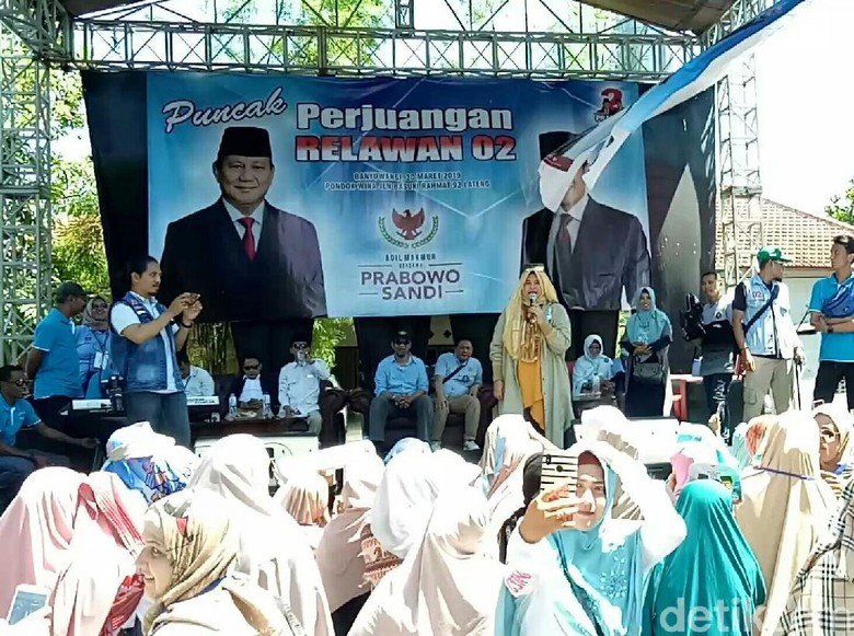 Neno Warisman di Banyuwangi: Awasi TPS Agar Kita Tidak Dicurangi Neno Warisman di Banyuwangi: Awasi TPS Agar Kita Tidak Dicurangi