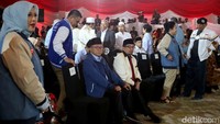 Ketua MPR Zulkifli Hasan, Nur Asia Uno, hingga Titiek Soeharto hadir untuk memberikan dukungan kepada capres nomor urut 02 Prabowo Subianto dalam debat keempat Pilpres 2019 di Hotel Shangri-La, Jakarta, Sabtu (30/3/2019).