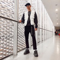 Berdasarkan hasil eksperimen kecil-kecilan yang dilakukan selama satu bulan, Byron mengatakan kalau jumlah follower dan like dari setiap foto meningkat drastis dibandingkan saat ia posting konten biasa. Foto: Instagram/@tbhbyron