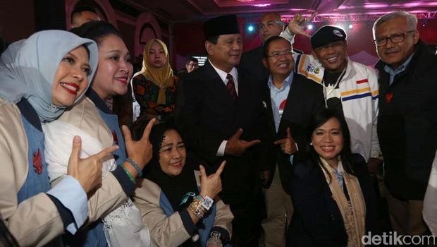 Melihat Lebih Detail Jaket Prabowo Buatan Didit Hediprasetyo