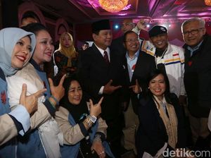 Gaya Kompak Prabowo dan Titiek Soeharto Usai Debat Capres