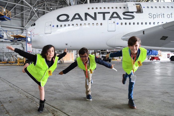 Bos-bos Qantas Bertemu Bocah yang Suratnya Viral di Twitter