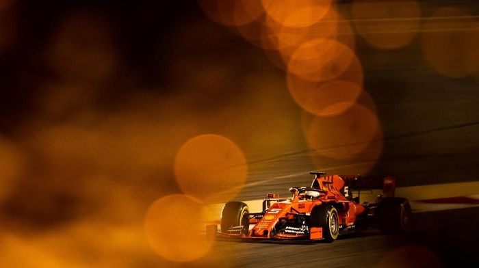 Sebastian Vettel memimpin latihan bebas II GP Bahrain. (Foto: Lars Baron / Getty Images) Sebastian Vettel memimpin latihan bebas II GP Bahrain. (Foto: Lars Baron / Getty Images)