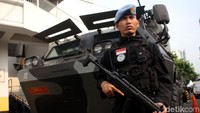 Hal itu dilakukan sebab KPU dalam debat capres kali ini tidak memfasilitasi nonton bareng para pendukung kedua capres.