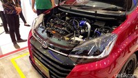 Nih, lihat aja jeroan mesinnya. Ayla Turbo kita nggak jual. Jadi ini mobil konsep. Karena turbo mesinnya masih mahal, kata Tunjung di Grand City Convex, Surabaya, Sabtu (30/3/2019).