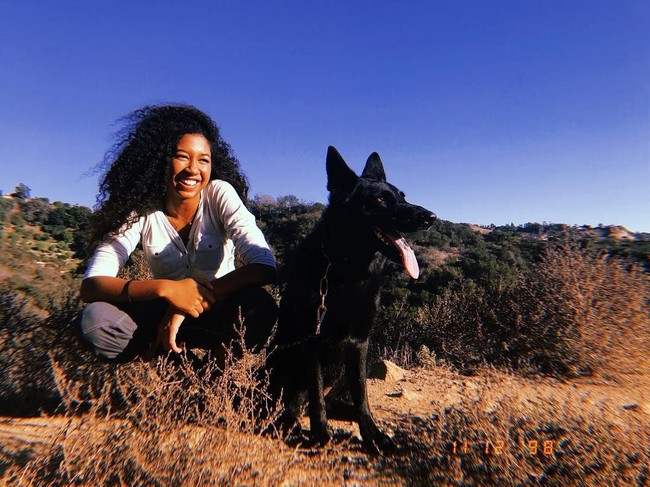 Aoki Lee Simmons membagikan momen bahagianya saat diterima masuk Universitas Harvard pada Jumat (29/3/2019). Seperti diketahui, Harvard University merupakan salah satu universitas terbaik dan paling bergengsi di dunia. Foto: Instagram/@aokileesimmons