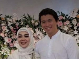 Senangnya Oline Mendeng Diundang Syahrini ke Acara Syukuran Nikah
