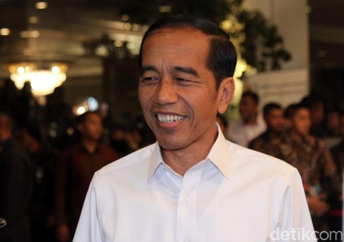 Jokowi tiba di Hotel Shangri-La, Jakarta, Sabtu (30/3/2019)