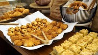 Untuk sajian sarapan, biasanya traveler akan dihidangkan danish pastry yang menggoda ini. Ada juga salad, juice, hingga cereal. (Wahyu/detikcom)