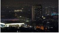 Penampakan aksi Earth Hour di Kazakhstan. REUTERS/Pavel Mikheyev.